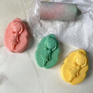 Savon Artisanal Fille Ange Sculpté à la Main, à la Rose, Hydratant, Contrôle du Sébum, Rafraîchissant, pour le Visage, les Mains et le Corps - Product Image 4