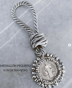 Pulsera Hecha a Mano con Medalla Religiosa de San Benito, Cruz Griega y Santos Católicos - Product Image 3