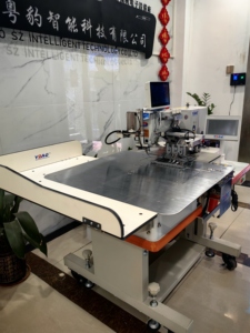Máquina automática para cerrar espaldas de sujetadores. - Product Image 2