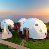 Dôme géodésique de luxe moderne de 30 m à triple couche avec structure de tente sphérique en PVC imperméable pour le glamping et les événements de mariage