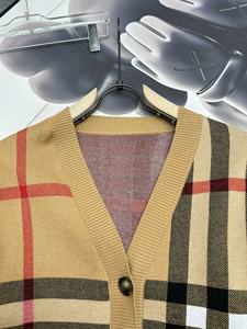 Autentico Design Britannico <span class=keywords><strong>Cardigan</strong></span> Vintage Anni '90 in Maglia Nautica con Bordatura a Quadri Classica e Righe Berry per Uomo - Product Image 3