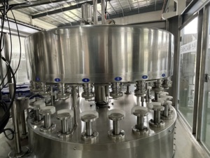 <span class=keywords><strong>Machine</strong></span> de remplissage et de bouchage automatique trois-en-un en acier inoxydable pour jus - Product Image 3