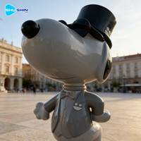 Sculpture de dessin animé Snoopy en résine personnalisée avec technique d'aérographe, couleur et logo personnalisés, design tendance pour la décoration de la maison