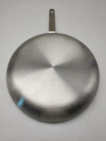 Poêle à frire sans soudure à trois couches en acier inoxydable avec poignée pour cuisson sur induction et tous types de cuisinières, idéale pour la maison et la restauration