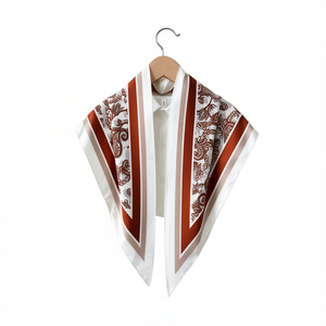 Sciarpa triangolare multifunzionale 135x60 cm in seta per donna, accessorio moda - Product Image 1