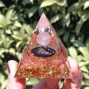 Pyramide de cristal Kogiya en résine époxy rose pastèque, décoration artisanale pour la maison, ornement de bureau - Product Image 1