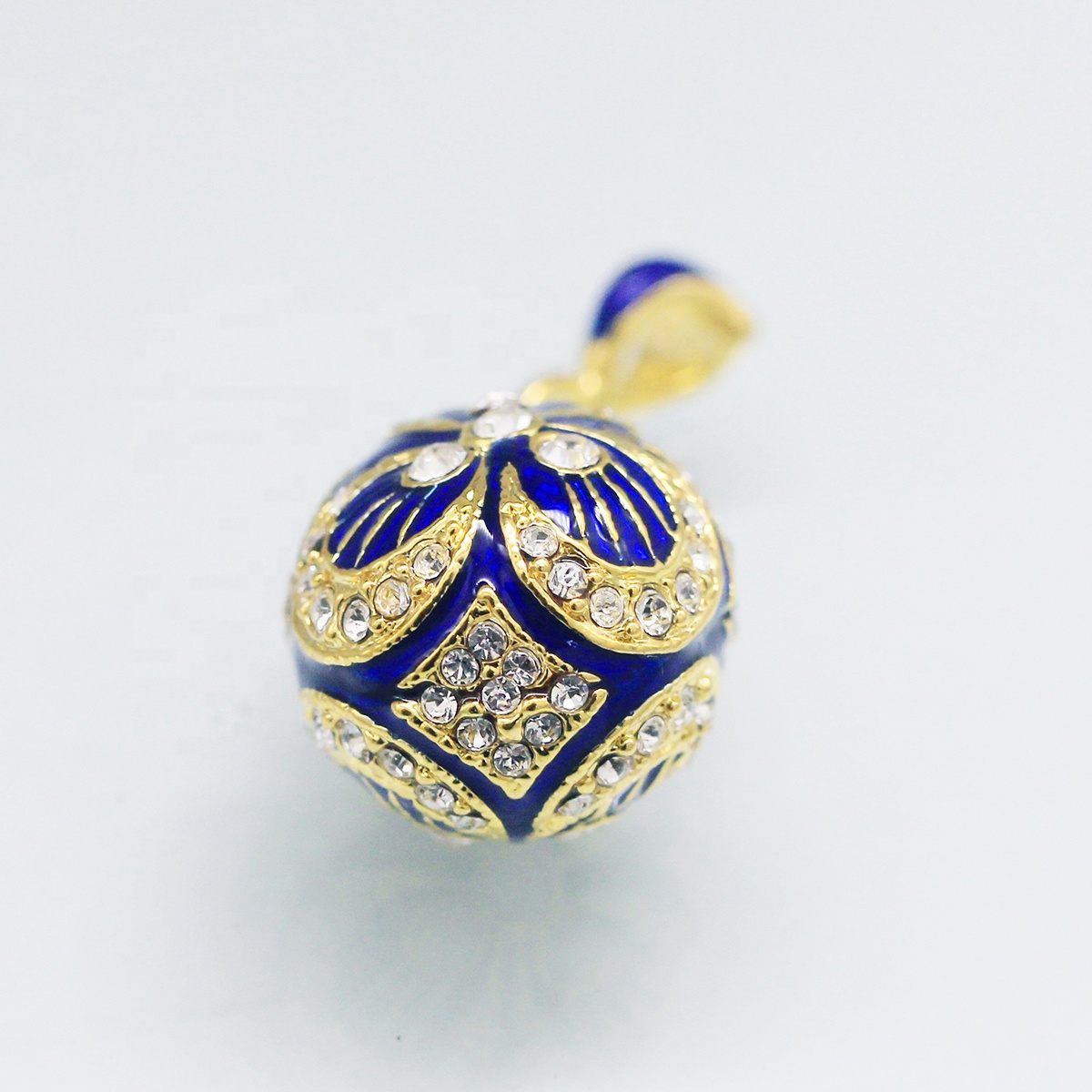 Ensemble de COLLIER oeuf Fabergé de créateur avec