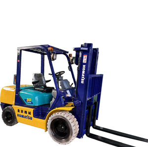 รถยกพาเลทดีเซล Komatsu รุ่น FD30 3 ตัน ยกสูง 3 เมตร ยางตัน ขับเคลื่อนล้อหน้า แบบแมนนวล พร้อมเสากระโดงสองตอน สำหรับเครื่องยนต์ - Product Image 1