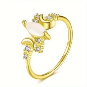 Anello a Forma di Luna per Donne, Gioiello Elegante e Raffinato da Indossare sul Dito - Product Image 3