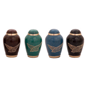 Urnas Funerarias de Latón Estilo Americano, Hechas a Mano, de Alta Calidad, Listas para Enviar, ELEGANCIA METÁLICA - Product Image 1