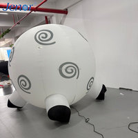 Moutons gonflables mignons de dessin animé utilisés pour la décoration de fêtes, la mise en scène et la publicité promotionnelle.