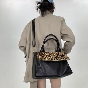 Bolso tote estilo retro con estampado de leopardo y patchwork, de gran capacidad, de cuero, para mujer, bolso de hombro, informal, para uso diario, bandolera. - Product Image 3