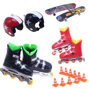 Casa de muñecas miniatura plástico elfo <span class=keywords><strong>muñeca</strong></span> con patines Mini simulación Skate casco DIY juguete dedo monopatín barricada - Product Image 2
