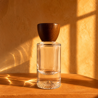 Flacon de parfum vide en verre transparent rond de qualité supérieure OEM ODM avec fond épais et bouchon en bois, logo personnalisé