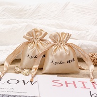Petite pochette à cordon en satin de luxe logo personnalisé en flexographie pour bijoux emballage de cadeaux sacs d'emballage textile de luxe