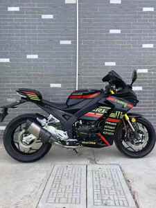 Motocicleta de <span class=keywords><strong>Segunda</strong></span> <span class=keywords><strong>Mano</strong></span> Nacional <span class=keywords><strong>Yamaha</strong></span> R1 Nacional Bicilíndrica Refrigerada por Agua 400 Cilindrada ABS Delantero y Trasero - Product Image 5