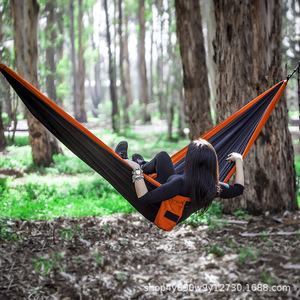 Hamac de camping double Woqi en nylon, capacité 204 kg, hamac d'extérieur léger avec sangles réglables et mousqueton, couleur orange - Product Image 5