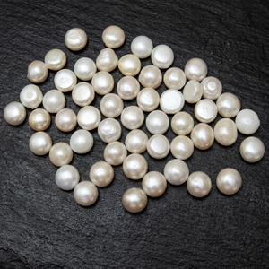 EJA 10 Perles Naturelles Blanches Rondes Taillées en Brillant 7-10mm, Cabochons à Dos Plat Effet de Couleur pour la Fabrication de Bijoux - Product Image 1