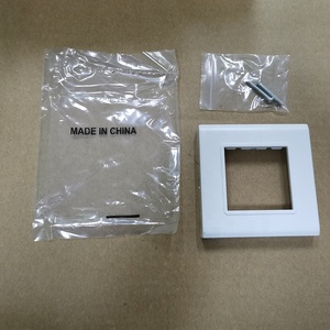 Cadre de <span class=keywords><strong>plaque</strong></span> murale de type 86 avec 2 inserts Façade de réseau 48x24mm pour les applications Cat6 UTP Module de câble réseau - Product Image 3