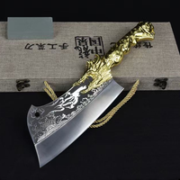 Fabriqué en Chine, le Fire Dragon Extended Kitchen Bone Chopper est un couteau de chef populaire au design personnalisé.