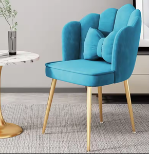Sedie da soggiorno moderne in velluto dorato di lusso - Product Image 2