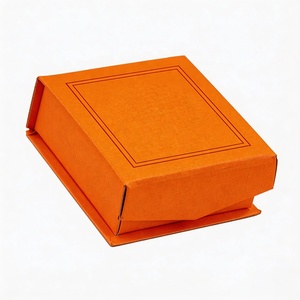 Scatole Regalo Personalizzate Arancioni in Cartone con Chiusura Magnetica per Cosmetici e Piccole Imprese - Product Image 3