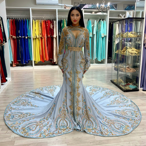 Robe de mariée traditionnelle longue en soie bleu clair brodée pour femmes avec détails dorés - Product Image 1