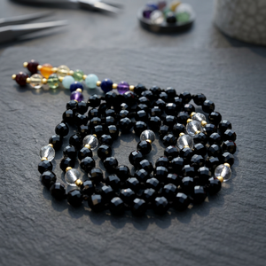 Collier de perles de yoga 7 chakras fait main, 108 perles nouées, style bohème, spinelle noir, unisexe, mode, collier de perles indien - Product Image 1