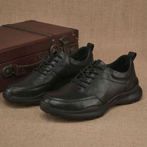Chaussures de marche pour hommes en cuir véritable noir, bout rond, à lacets, semelle extérieure en caoutchouc respirante, style uni - Product Image 1