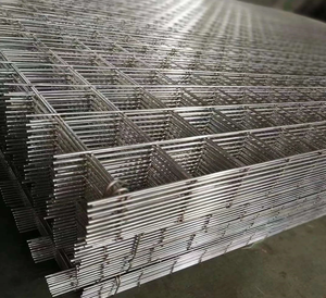 รั้วเหล็กโครงสร้างแบบตาข่ายเชื่อมเหล็กกล้าคาร์บอนต่ำ รูสี่เหลี่ยม ผลิตตามสั่ง ขายส่ง ชุบสังกะสี ขนาดตาข่าย 25 มม./50 มม. ตัดตามขนาดที่ต้องการ - Product Image 1