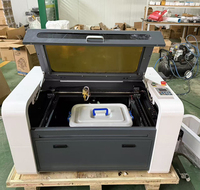 Machine de gravure/découpe laser CO2 400*600mm 6040, contrôle Ruida, prise en charge DXF/PLT pour le bois, le verre, le plastique, plus de refroidissement par eau, CNC