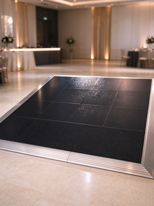 Escenario Portátil Cuadrado de Diseño Blanco y Negro, Piso de Baile de Madera Contrachapada para Bodas, Eventos y Fiestas - Product Image 1