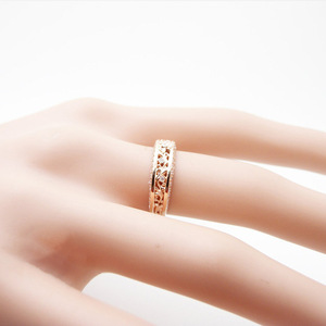 Anello Q120 in Oro Rosa con Diamanti, Fede Nuziale da Donna, Taglio Brillante Rotondo, Pietre Laterali Naturali Colore G, Design Elegante - Product Image 4