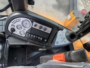 Chargeuse-pelleteuse sur pneus JCB 3CX d'occasion, modèle 2022, capacité nominale de 6 tonnes, moteur en vente - Product Image 2