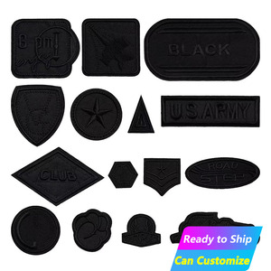 Patchs de réparation auto-adhésifs noirs géométriques brodés sur mesure <span class=keywords><strong>pour</strong></span> doudounes, sans couture, à peler et coller, vente en gros - Product Image 1