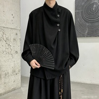 Kemeja Hitam Kasual Longgar dengan Kerah Tidak Beraturan dan Kancing untuk Pria, Cocok untuk Streetwear dan Pemakaian Sehari-hari.