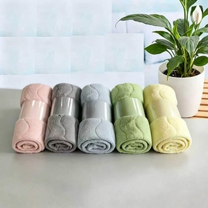 Juego de Cinco Toallas de Felpa de Coral para Cara y Cuerpo, Suaves, Altamente Absorbentes y Delicadas con la Piel, para Uso en Casa, Hotel, <span class=keywords><strong>Playa</strong></span> - Product Image 1