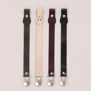 Vente en gros usine : Attache-tétine minimaliste en cuir PU, mignonne, noire, en forme d'animal, cadeaux de naissance - Product Image 2