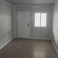 Maison conteneur préfabriquée et démontable avec terrasse sur le toit et escalier extérieur pour projets de villas, de parcs de vacances et de complexes hôteliers