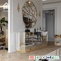 Console moderne de luxe avec miroir et accents sculpturaux dorés, meubles de rangement pour projets de villas et d'hôtels haut de gamme