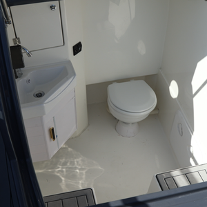 Bateau de pêche et de loisirs artisanal en fibre de verre Galaxy 23FT gris avec réservoir de carburant - Product Image 5