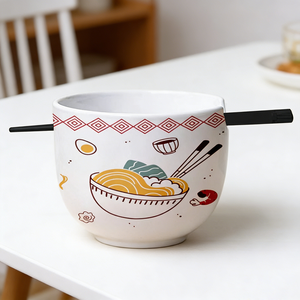 Witte op maat gemaakte porseleinen noedelkom met stokjes en doosverpakking - Product Image 2