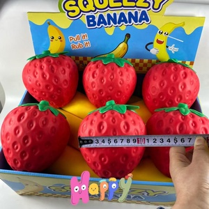 Jouet anti-stress géant en TPR en forme de fraise pour la décompression, jouet sensoriel pour enfants et adultes - Product Image 2