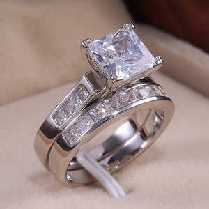 Set di Anelli Abbinati con Zirconi, Elegante Accessorio di Gioielleria per Coppie, Design Moderno per Uso Quotidiano Femminile - Product Image 4