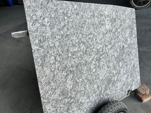 Dalle de granit flambé noir majestueux à la mode moderne Nouveau design Pierre naturelle avec finition polie pour la construction Grande dalle - Product Image 5