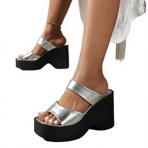 Sandalias de tacón alto de plataforma con suela gruesa y ligera para exteriores, estilo veraniego, las más vendidas al por mayor, sandalias de playa de línea recta. - Product Image 2