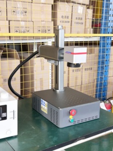 آلة وسم علامات الكلاب المحمولة بالليزر من الفولاذ المقاوم للصدأ 20 واط من ألياف الليزر وسم حلقة وسم - Product Image 5