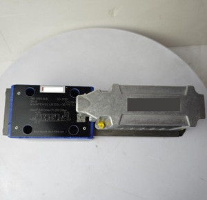 R901411433 4WRPEH10C4B100L-3X/M/24A1 วาล์วควบคุมทิศทางแบบสัดส่วนชนิดตอบสนองรวดเร็วและทำงานโดยตรง - Product Image 3