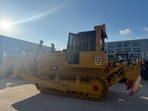 รถดันดินตีนตะขาบ CAT D7G มือสอง สภาพดี พร้อมอุปกรณ์ริปเปอร์ สำหรับงานก่อสร้างถนนและงานเหมือง - Product Image 5