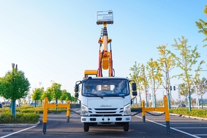 Nuevo Camión con Plataforma Elevadora ISUZU de 30m, Marca Reconocida, con Cesta y Control Remoto para Elevación de Carga - Product Image 2